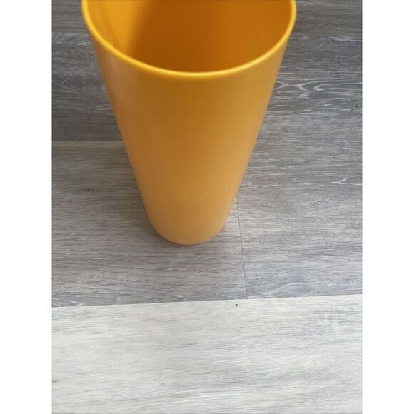 VINTAGE Rubbermaid EASY GRIP 1.5 quart Drink Pitcher W/ LID #0923 Yellow/Orange - Picture 8 of 9